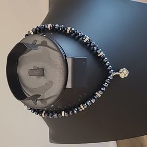 Streacheable necklace with glass beads (black)